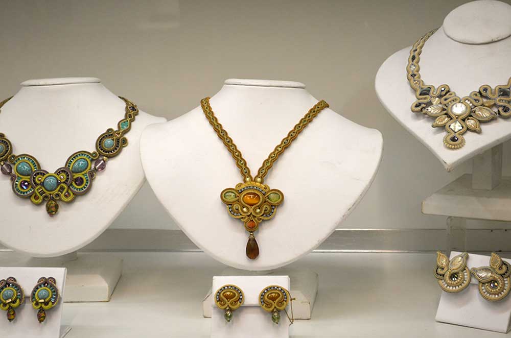 custom-framing-and-jewelry-holyoke-ma
